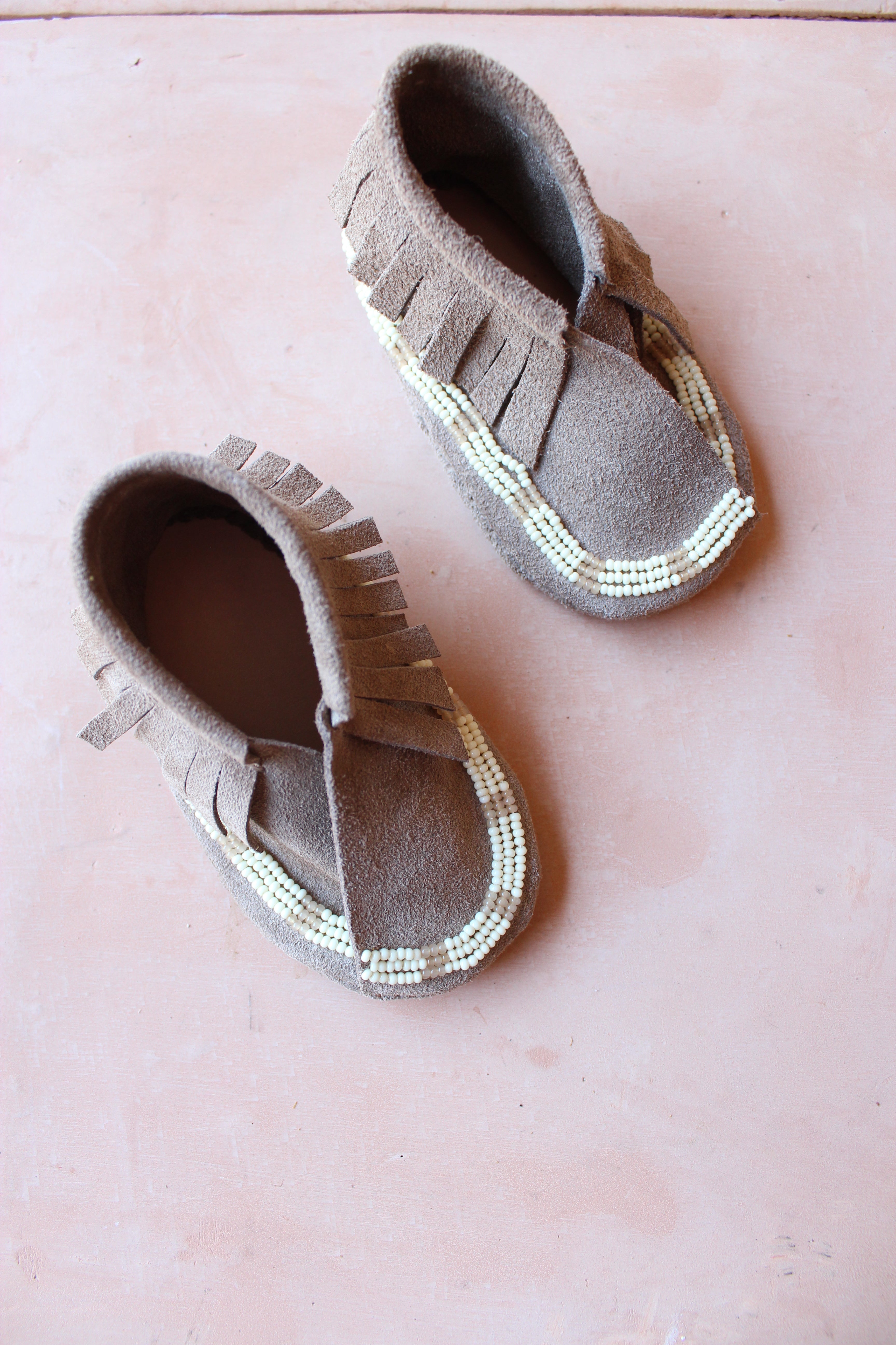 Minnetonka baby moccasins hot sale rose gold